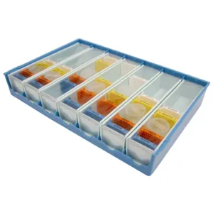 Bandeja de medicación semanal 5100 con 7 dispensadores, separadores regulables y 7 vasitos transparentes con tapa
