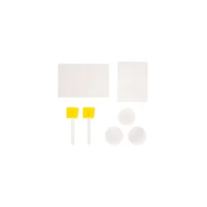 Kit estéril con 2 aplicadores con esponja de 18 cm, 2 recipientes de 50 ml, 2 de 20 ml, 2 toallas secamanos de 30x40 cm y 2 manoplas de TNT en blíster rígido grande