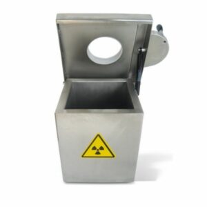 Medisharp. Contenedor blindado para agujas 1,5 L - LME. Fácil descontaminación gracias al diseño de plomo recubierto de acero inoxidable. Para los servicios de Medicina Nuclear y Radiología.