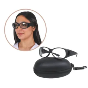 Gafas plomadas RXRG3300 con protección frontal 0.75 mm Pb y lateral 0.50 mm Pb, montura ergonómica negra compatible con gafas graduadas, incluye cordón y funda rígida
