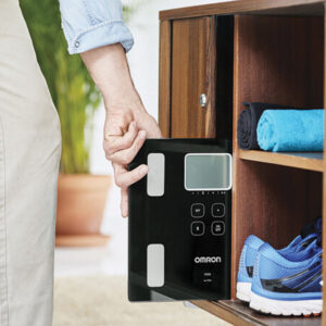 Báscula de Composición Corporal OMRON VIVA HBF-222T-EBK – Analizador BIA de 6 Parámetros, Reconocimiento de 4 Usuarios, Pantalla LCD y App OMRON Connect