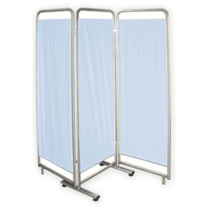 Biombo de 3 secciones para hospital y clínica – 60+60+60 cm × 180 cm, estructura de tubo ovalado 30×15 mm pintada en epoxi gris metalizado, con cortinas de algodón blanco o Trevira azul claro (GIMA 45580 / 45581)
