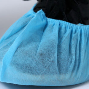 Calzas cubrezapatos desechables GIMA de polipropileno (PP) ligero con banda elástica · Medidas 17 × 40 cm · Caja de 2000 uds (20 bolsas de 100) · Ref. 21094