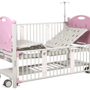 Cama articulada pediátrica de 2 manivelas en azul claro | Estructura de acero con barandilla abatible de aluminio y portasueros de acero inoxidable | Ref. GM43506 (GIMA)