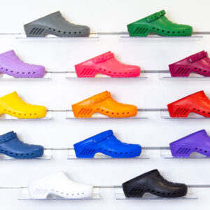 GIMA CLOGS - Zuecos sanitarios profesionales fabricados en Italia, con o sin poros y tirante - Tallas 34-48