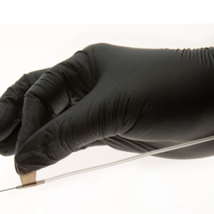 Palomilla de infusión Terumo Surflo™ 22G (0,7 × 19 mm) estéril – Ref. SV*22NL30 – Negro – Caja de 50 uds